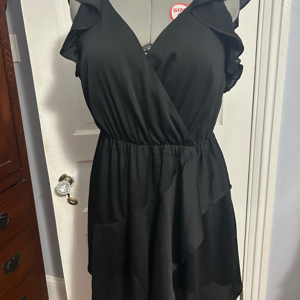 Elegant Black Ruffle Dress from Express size L